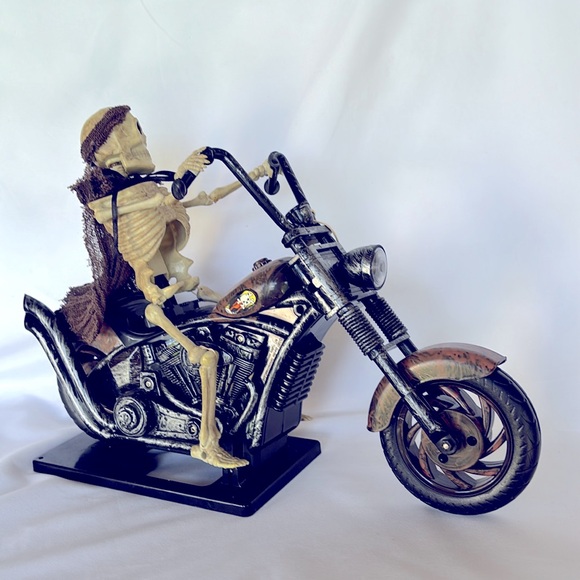 Used Dan-Dee INT'L 2006 Animated Skeleton Reaper Motorcyclist Stand Halloween - Picture 4 of 9